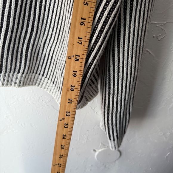 V Neck Striped Knit Sweater Women Size M Black White Cute Preppy Academia - Picture 8 of 8
